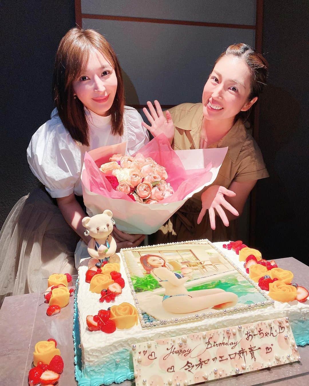 庄司ゆうこさんのインスタグラム写真 - (庄司ゆうこInstagram)「先日 @ayumu_takeuchi 竹内渉ちゃんの誕生日お祝いをしました❣️ お店はハワイで大人気のユッチャン✨ ここの焼き肉と冷麺は本気で美味しい‼️ それにしてもあゆむちゃんが美し過ぎる😍可愛いだけじゃなく、性格もめちゃくちゃいいし、大好き💕 あゆむちゃん✨改めておめでとう㊗️🎉🎈🍾 #お誕生日#お誕生日おめでとう#ハッピーバースデー#お祝い#女子会#誕生日会#ユッチャン冷麺#焼き肉#肉食女子#ケーキ#可愛い#ルワンジュ東京」7月2日 23時31分 - yuko.shoji