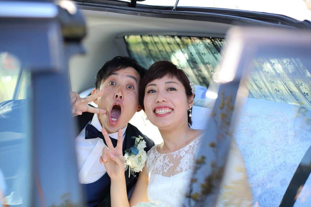 小松結婚式 M&U エムアンドユー ウェディングさんのインスタグラム写真 - (小松結婚式 M&U エムアンドユー ウェディングInstagram)「【パーティーレポート】披露宴後のロケーションフォトも終わり、タクシーでホテルに戻る新郎新婦さま。﻿ ﻿ 笑顔の絶えないお二人らしい、素敵な結婚式でした。この度はありがとうございました♪﻿ ﻿ LOCATION : UMI no RUSTICWEDDING﻿ PARTY SPACE : LAGO BIANCO﻿ GUEST : 46﻿ SEASON : SPRING﻿ ﻿ M&Uの公式サイトでは、挙式・披露会陰会場のご紹介やパーティーレポート、最新の情報などをご確認いただけます。﻿ ﻿ プロフィール( @mandu_wedding )内にあるURLよりご確認ください。﻿ ﻿ *・。*・。*・。*・。*・。*・。*・。﻿ ﻿ 【苔の里・木場潟を巡る♪ 杜と湖のラスティックウエディング見学会】﻿ ﻿ 南加賀の大自然を舞台とする“杜と湖のラスティックウエディング”。﻿ その舞台となる苔の里・木場潟の見学ツアーです。﻿ 実際のロケーションを体感してお二人のイメージを膨らませてください！﻿ ﻿ ○開催日／土日祝の11:00〜15:00（完全予約制）﻿ ○お問い合わせ・お申し込み／プロフィール内のリンクより公式サイトにお進みください。﻿ ﻿ *・。*・。*・。*・。*・。*・。*・。﻿ ﻿ 【M&U WEDDING の結婚式】﻿ ﻿ 100年経っても変わらないこの景色。﻿ 訪れるたび、幸せの記憶がよみがえる。﻿ ﻿ 石川県小松市。ここにある自然環境を最大限に活かした、シンプルでナチュラルな結婚式、『ラスティックウエディング』﻿ ﻿ ラスティックとは、「素朴」や「温かみ」という意味があります。﻿ 自然に囲まれて、気持ちのよい日差しを浴びながら、飾り過ぎない素の美しい世界で、大切なゲストとかけがえのない時間を過ごす。まるで映画のワンシーンのようなウエディングです。﻿ ﻿ *・。*・。*・。*・。*・。*・。*﻿ ﻿ ﻿ ﻿ ﻿ ﻿ #ロケーションフォト﻿ #エムアンドユー花嫁 #パーティーレポート﻿ #杜と湖のラスティックウェディング #エムアンドユー #苔の里 #木場潟公園 #石川 #石川県 #小松市#小松 #金沢市 #金沢 #加賀 #加賀市 #野々市#野々市市 #白山 #白山市 #小松結婚式 #小松市結婚式 #小松結婚式場 #小松市結婚式場  #ラスティックウェディング #リゾートウェディング  #小松カフェ #金沢カフェ #ホテルビナリオKOMATSUセントレ #ラーゴビアンコ」7月2日 23時33分 - mandu_wedding