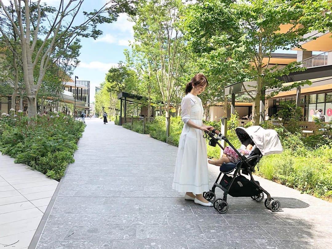 小野恵美のインスタグラム：「今日は立川の New Spot  GREEN SPRINGSへ🌿  お天気が良くて、緑がたくさん。気持ち良い空間でした😌💐 立川は私の生まれ育った地元なので、おしゃれな場所ができて嬉しいな〜☺️  SORANO HOTELでお食事しました🍽子連れにも優しいお店でした☺️  3カ月半振りの、久しぶりのお友達との時間…🥺💕  なんて幸せなんだろう！  #立川 #greensprings #soranohotel #ランチ #久しぶりの外食 #幸せ #ママ #女の子ママ #女の子ベビー #9か月 #ベビーカー #赤ちゃん #baby #babygirl #赤ちゃんのいる生活 #赤ちゃんのいる暮らし #mamagirl #ママコーデ #ママリ #ママライフ」