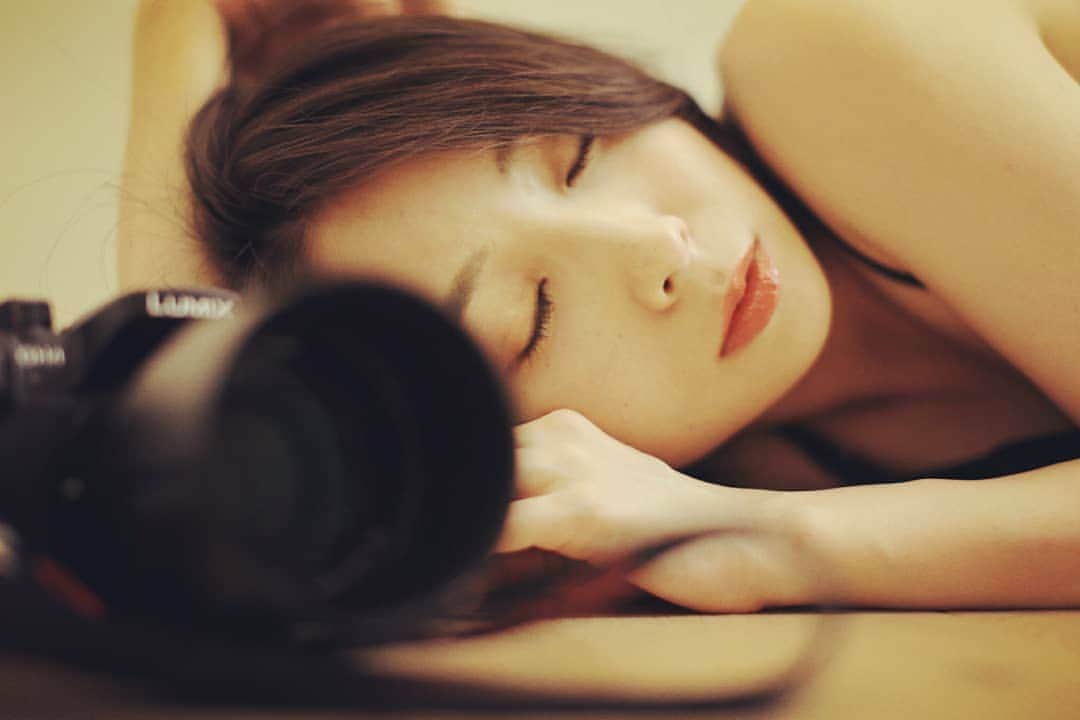 柚月美穂のインスタグラム：「#randompic  . . ７月 火球見たかったなぁなんて思いながらも ちょっと体調を崩した愛猫りっちゃん (@nyanko20190501 )を病院に連れて行ったり お仕事でリモートREC🔴したり なかなかちょうど良い スピード感の下半期スタートです。 . . とはいえ また感染も拡大してきたので 皆様十分ご注意を。 大切なモノを守っていきましょう☺︎ . 後半も宜しくね*•｡. . #Japanese #Actor #cameraman #camerawoman #picoftheday #instagood #fashion #happy #followme #follow #art #me #instadaily #style #photography #fun #instalike #igersInstagrammers #photo #tokyo #japan」