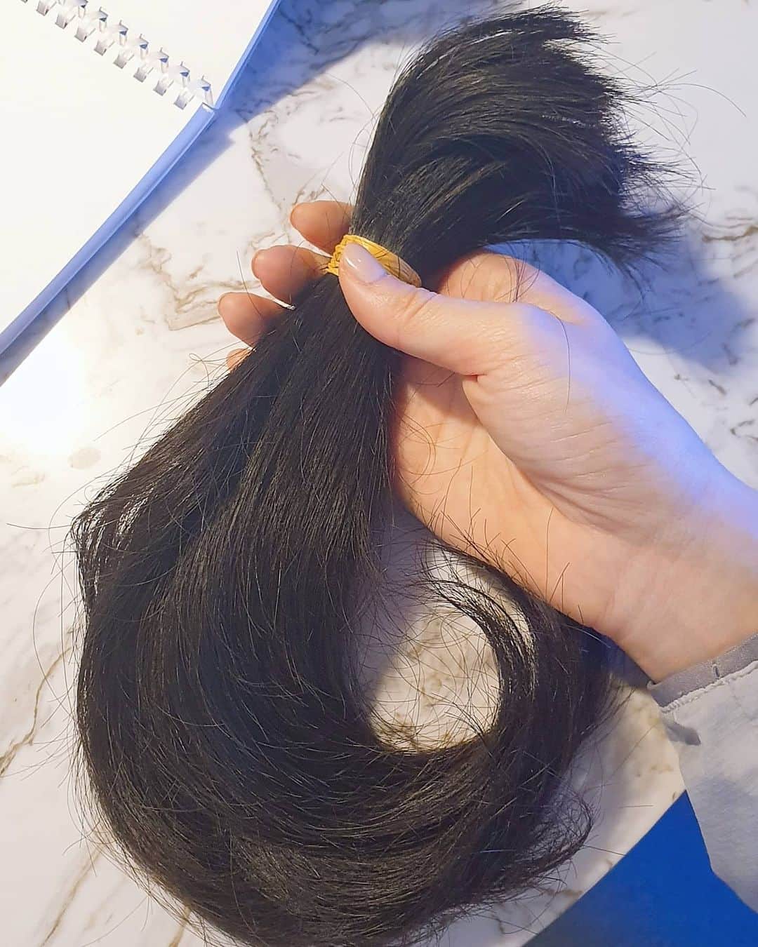 Akariさんのインスタグラム写真 - (AkariInstagram)「Cắt tóc rồi 😋 Lần này thì hiến tặng tóc ở VN😇  髪切った〜😁 今回はベトナムでヘアドネーション😊」7月2日 23時41分 - ancariroom