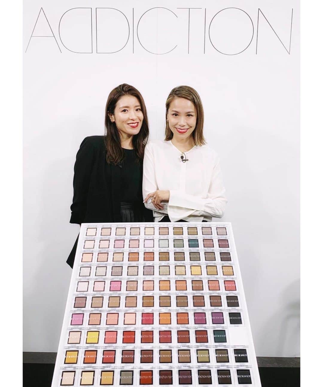 坂倉アコのインスタグラム：「Thank you Addiction Tokyo  @addictionbeauty_official❤️﻿ ﻿ So happy to host their online new eyeshadow launch event with my girl / Addiction Tokyo Brand Director Aki @lipsticksandchocolates💄✨ ﻿ Awwww, we made it happen....it was our goal to collaborate one day and we did it!!! ﻿ ﻿ ﻿ 先日のAddiction Fall 2020 Collection ﻿ 製品発表会のお仕事🎤✨﻿ YouTubeでの生配信 遂に情報解禁〜😆 コロナ後・初のオンラインでのMCのお仕事、しかも友人がブランドデイレクターを務める大好きなブランド、アディクション❤️ ﻿ ﻿ 今回は5つの質感にこだわったザ・アイシャドウの発表会ということでしたが、﻿ このアイシャドウ、重ねてつけて楽しめる、テクスチャー、ツヤ感、立体感で顔に奥行きが出る優れもの🤩﻿ ﻿ しかも99色もあるから、色々な色を重ねて試したい〜！ ﻿ ﻿ 昨日のメイクもアディクションの艶やかなレッドの口紅💄、アイシャドウもツヤ感のある新色ブラウンとゴールドを重ねて頂きました☺️ ﻿ ﻿ Finally, 一緒にお仕事出来て嬉しかった〜 & thank you for having me and so proud of you @lipsticksandchocolates💞💞 ﻿ ﻿ ﻿ #addictiontokyo #addiction #makeup #kose #launchevent #online #host #work #fun #tokyo #withmygirl #❤️ #💄#司会」