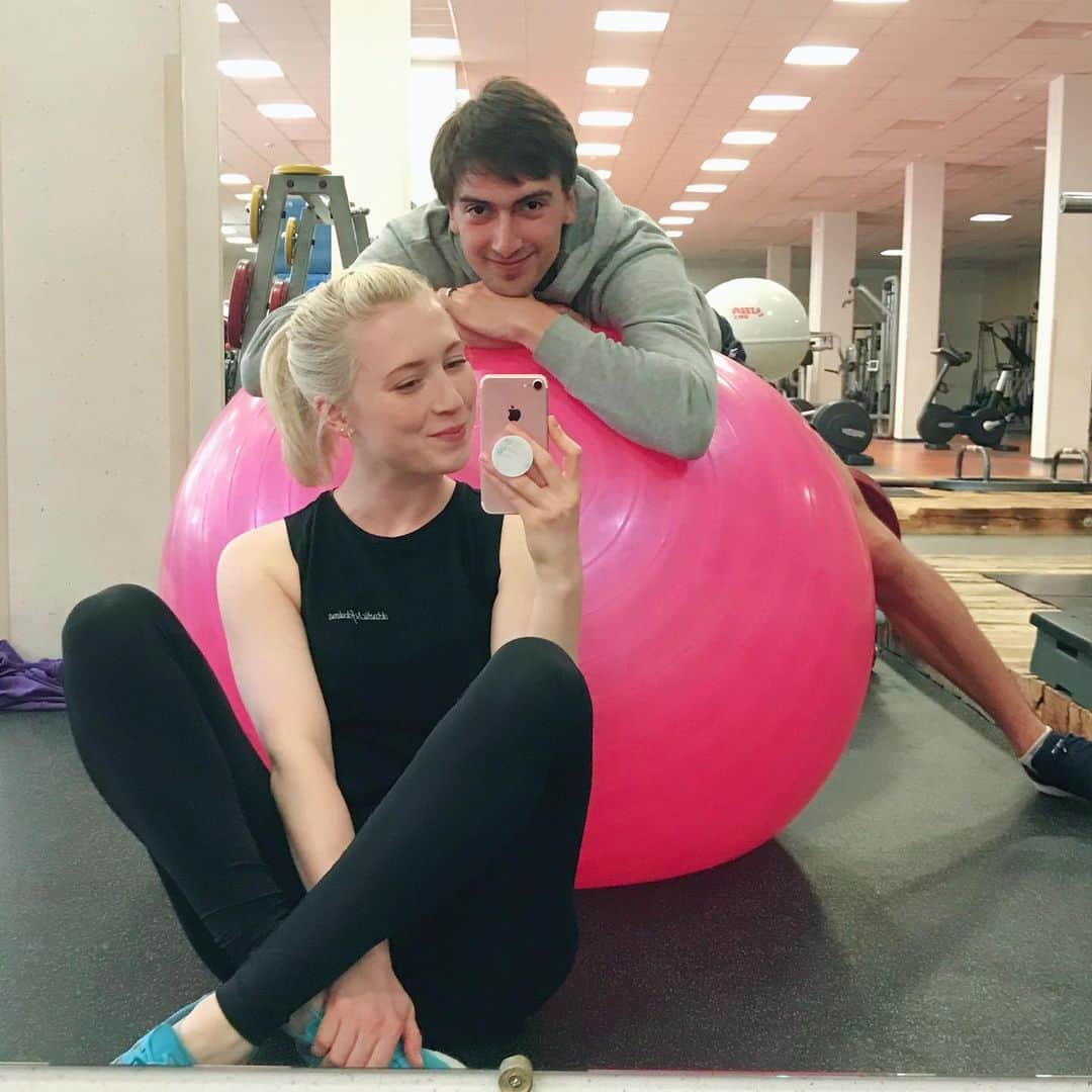 ティファニー・ザホースキさんのインスタグラム写真 - (ティファニー・ザホースキInstagram)「Instagram Vs. Reality 🤪 ⠀ Наконец то у меня есть фото с #розовыймяч 🤩💕 ⠀ We are happy to be healthy and ready to train here in Novogorsk! Expect lots of photos and videos 😉👍🏻 ⠀ Have a nice day ☺️ With love #ZG⛸」7月2日 23時52分 - tiffytaz