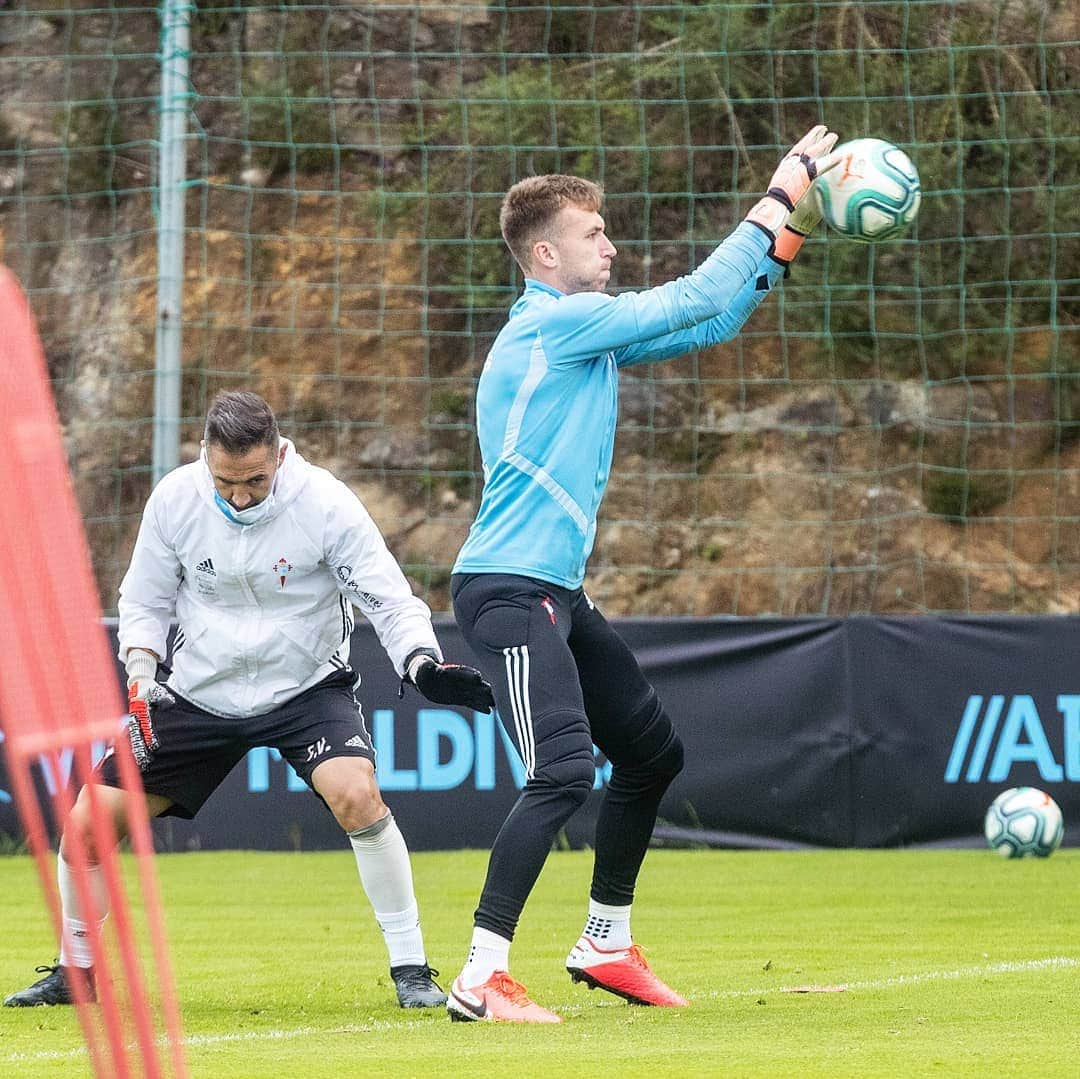 セルタ・デ・ビーゴさんのインスタグラム写真 - (セルタ・デ・ビーゴInstagram)「New training day! ⚽💪💙 . #AfoutezaECorazón #CandoHaiPaixón #CeltaRealBetis #TrainingDay」7月3日 0時03分 - rccelta