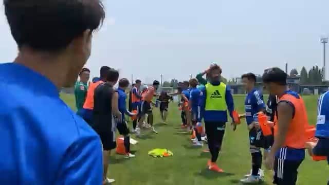 HIPPYのインスタグラム：「アルビレックス新潟の﻿ 活動休止やリーグ戦の延期をサポーターと共に乗り越えたこれまでの日々を﻿ HIPPYの四季彩-SHIKISAI-と共に振り返っていただき光栄です﻿ どんな状況でも前を向き楽しみ乗り越えてやろうというみなさんの姿に感動しました﻿ ﻿ 選手の皆さん！サポータの皆さん！﻿ 昨シーズンはとてもとても素敵に迎えてくださり﻿ ありがとうございます！﻿ ﻿ 今もこうやって気にかけてくださってめちゃ光栄です﻿ スタッフの皆さん含め、ファンになっています﻿ 早川選手！応援しています﻿ ﻿ デンカビッグスワンスタジアムへまた歌いに行けるよう﻿ またお会い出来るよう広島からエール送り続けます  #アルビレックス新潟  #HIPPY #君に捧げる応援歌 #四季彩」
