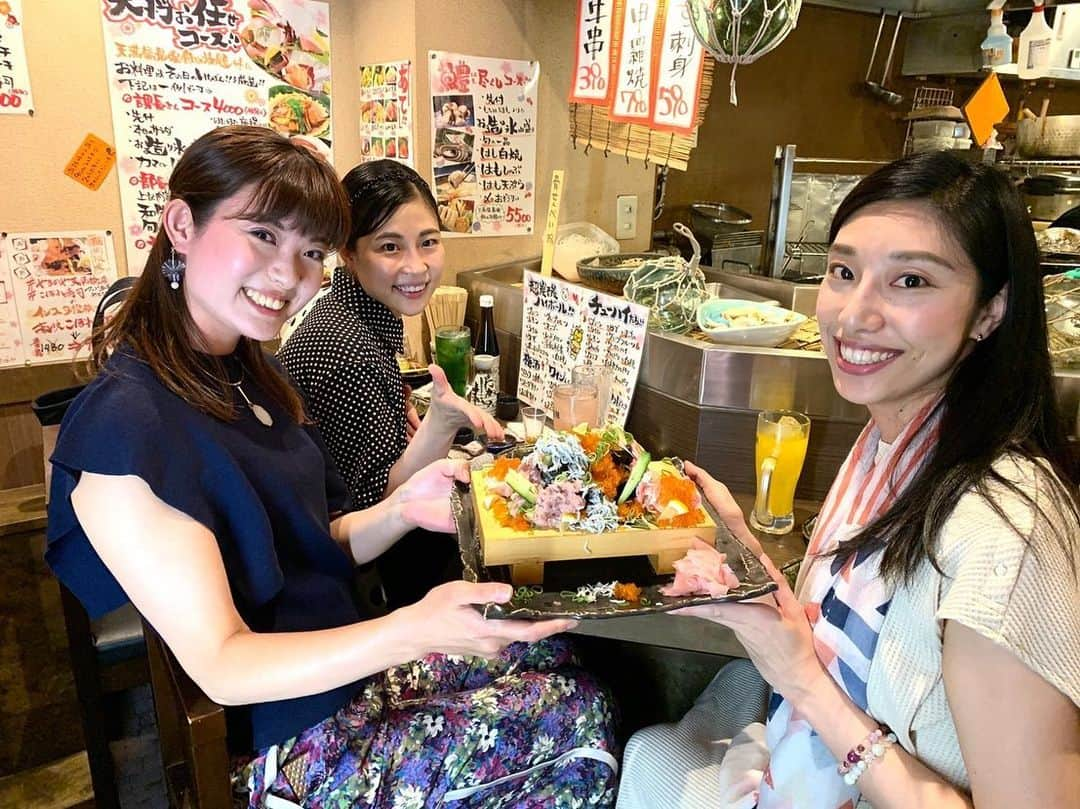 亜聖樹のインスタグラム：「先日久しぶりにお友だちと外食しました✨ コロナ以降、大好きな人たちと全然会えていなかったので、あらためて、普通に会える有り難みを実感😭😭 溜まりまくった日々の笑える話ストックの披露しあいで、久しぶりにめっちゃ爆笑しました😅笑、感謝！！ 疲れるくらい笑ったー！ あーー、好き❤️ ありがとう🙏❤️ また集まれますように✨  　　　　　　  #やまのや #最強居酒屋やまのや #やまのや天満橋店  #コスパ最強 #煌海ルイセ　さん #凰いぶき　さん」