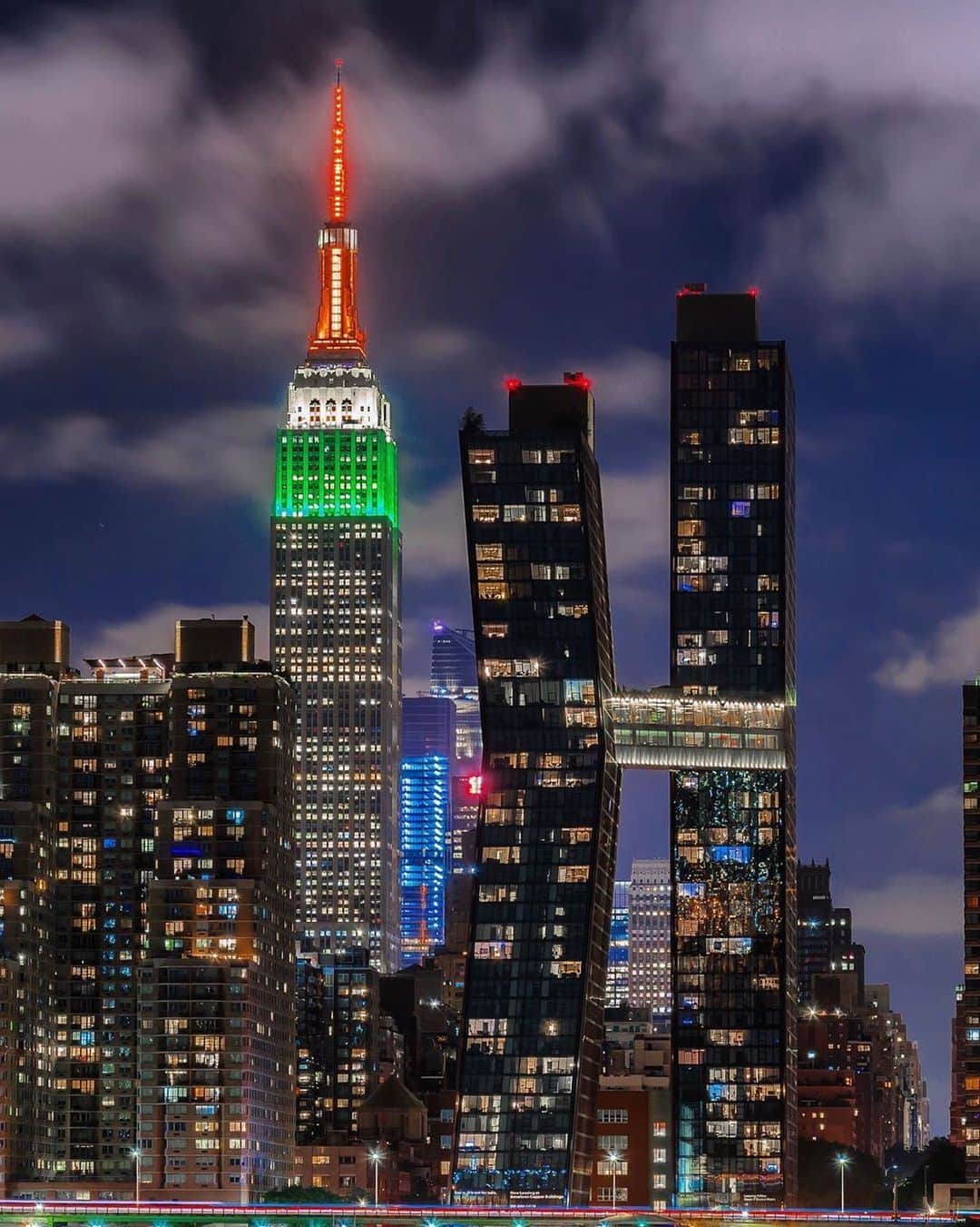 Empire State Buildingさんのインスタグラム写真 - (Empire State BuildingInstagram)「Throwing it back to when our tower lit in orange, white & green for #IndiaDay! 🇮🇳 ⠀⠀⠀⠀⠀⠀⠀⠀⠀ Which of our lightings is your favorite? #EmpireStateBuilding ⠀⠀⠀⠀⠀⠀⠀⠀⠀ 📷: @nyclovesnyc」7月3日 0時21分 - empirestatebldg