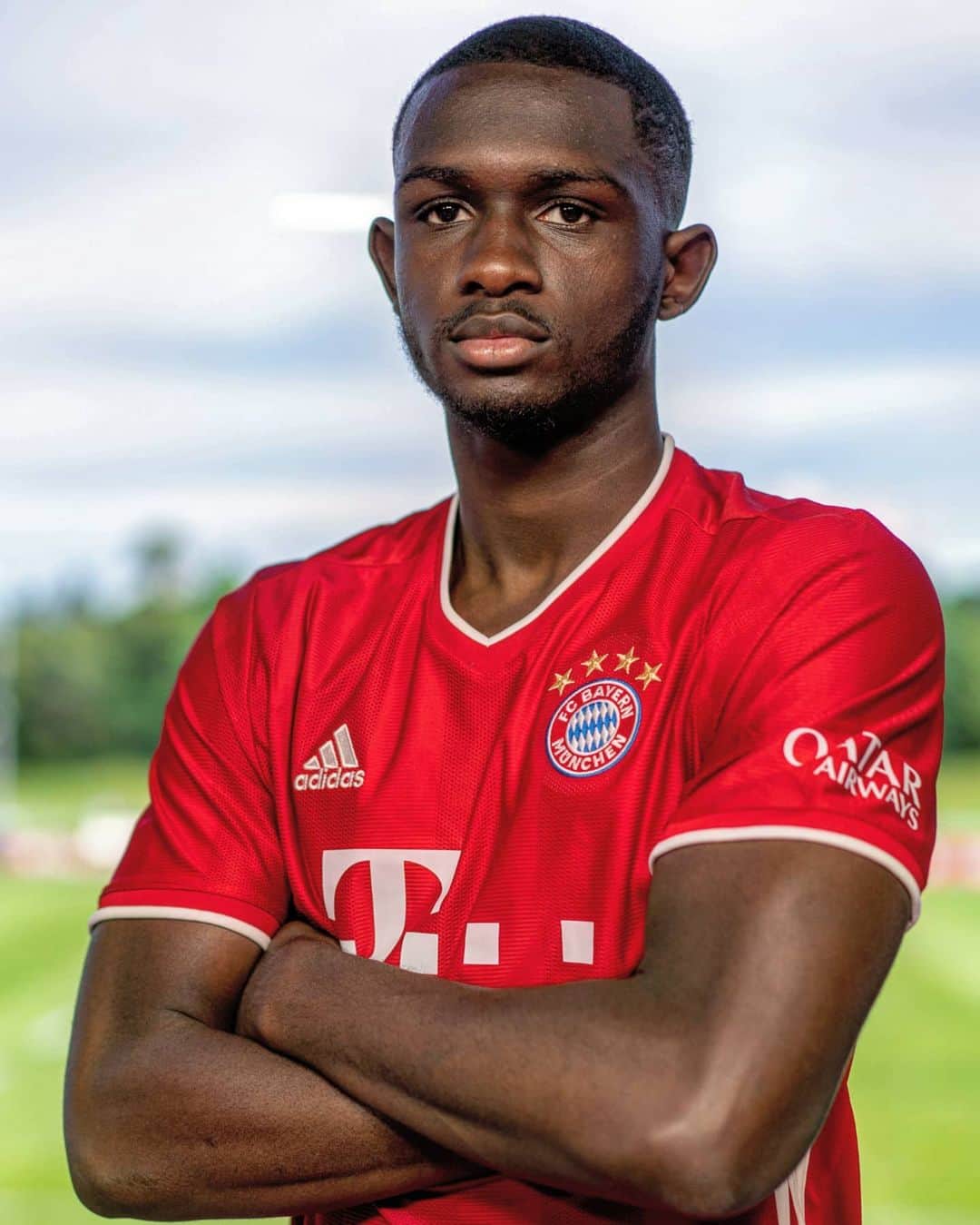 UEFAチャンピオンズリーグさんのインスタグラム写真 - (UEFAチャンピオンズリーグInstagram)「Who would you sign for your club?⁣⁣ ⁣⁣ 🔴 New Bayern defensive specialist Tanguy Nianzou ✍️⁣⁣ ⁣⁣ #UCL #FCBayern #transfer #signing」7月3日 0時12分 - championsleague
