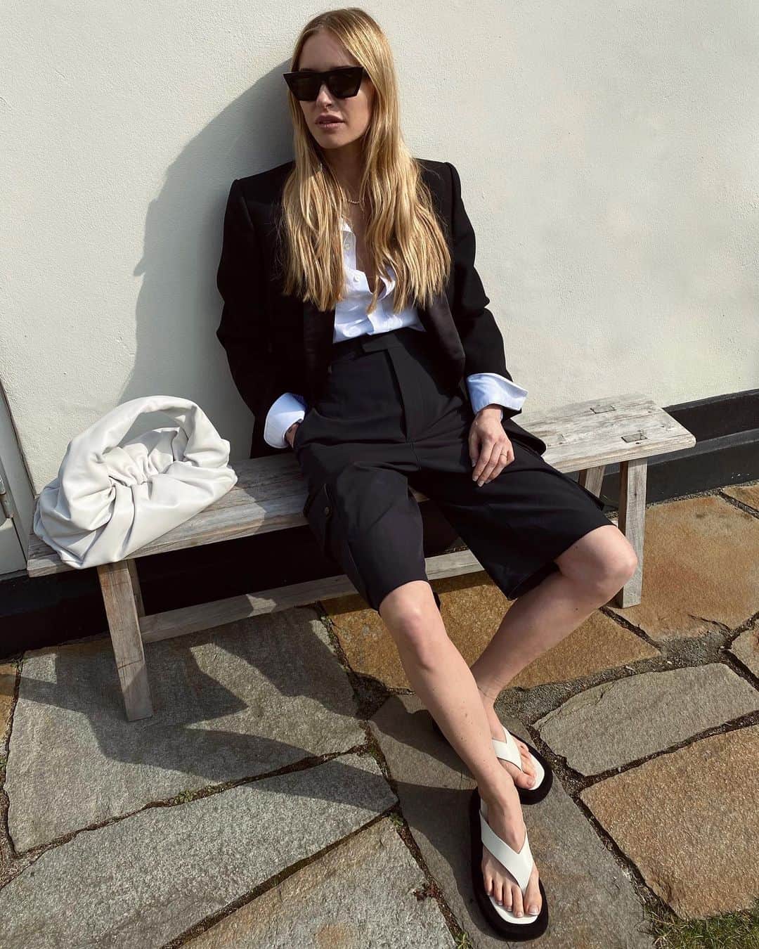 ペニーレ・タイスベックのインスタグラム：「Thursday uniform🕴🏻」