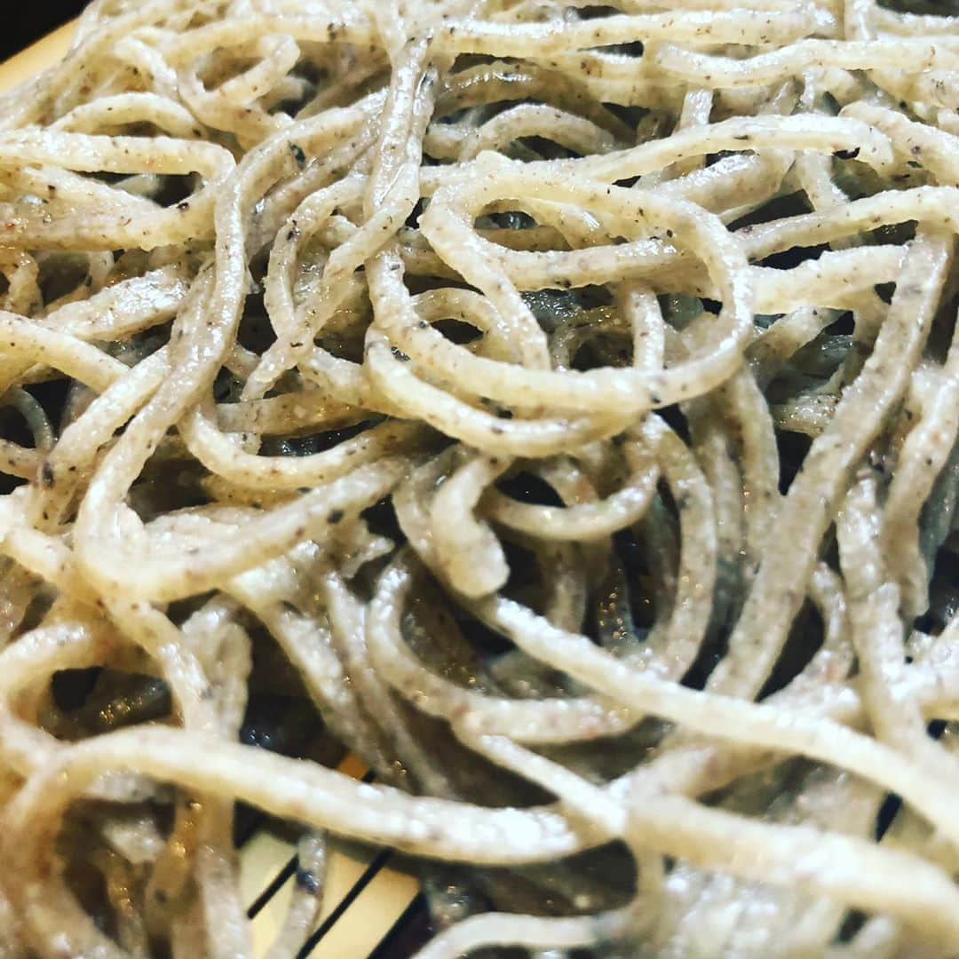 本広克行さんのインスタグラム写真 - (本広克行Instagram)「人気の蕎麦店 蕎麦を美味そうに撮るのは難しい 上手く撮れるアプリがあるのだろうけどアングルと色味で追求」7月3日 0時39分 - kmotohiro