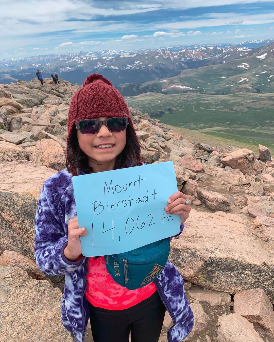 のインスタグラム：「Our Kelty Kid Ambassadors are doing summer right with nature walks and playing in beautiful lakes close to home. Isabella even crushed her first 14er!! Isabella, Mayu and Aislyn, can we join ya next time? Watch our stories to see what more of our favorite kiddos have been up to. 🌲👟 💦⁠ ⁠ #builtforplay #keltybuilt #keltykids」