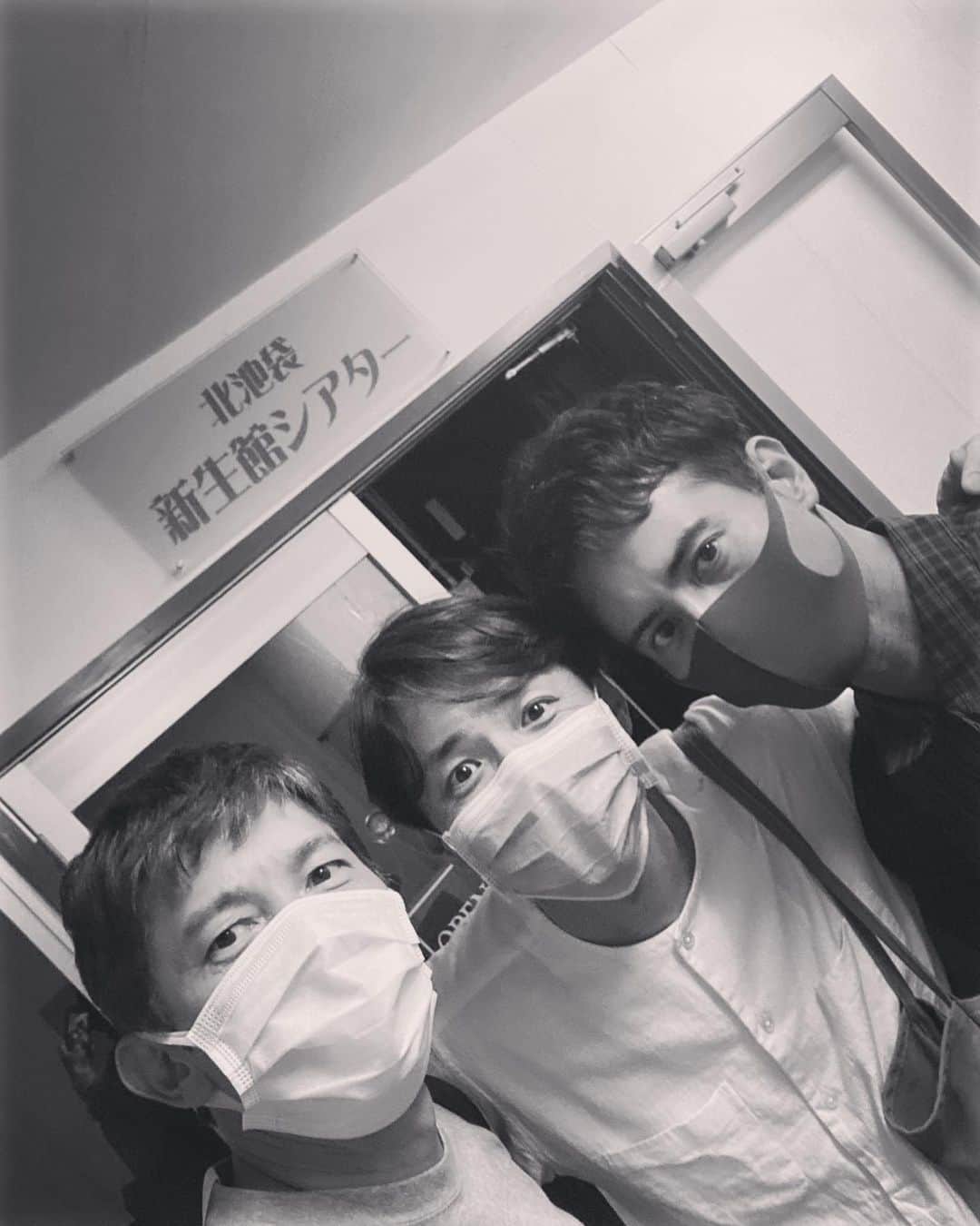 青木伸輔のインスタグラム：「久しぶりの観劇で久しぶりの嬉しい再会！#黒くて赤い華 #伊藤和重 #舞台 #演劇 #森岡豊 #高杉一穂」