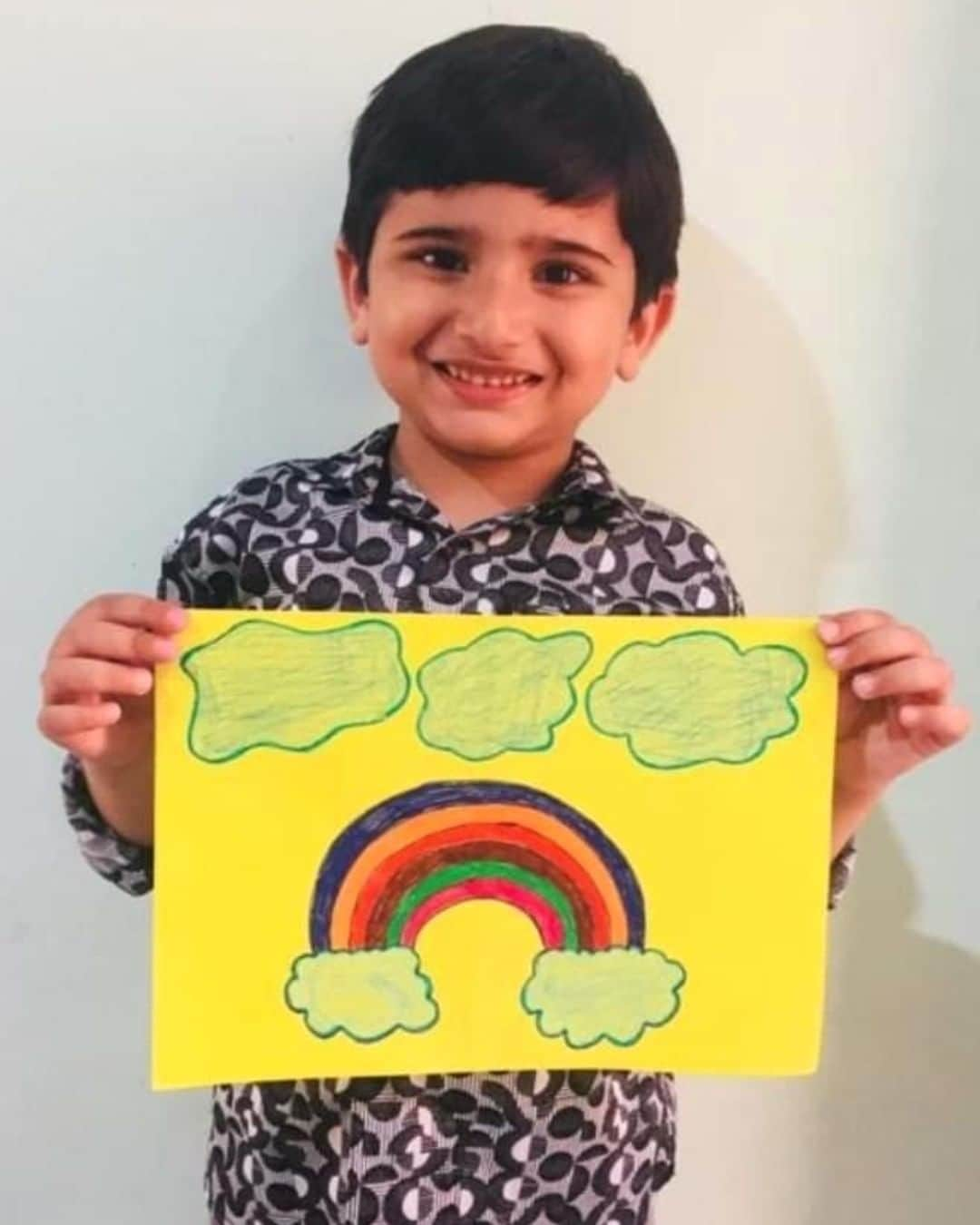 unicefさんのインスタグラム写真 - (unicefInstagram)「An artist is born! 🌈  Four-year-old Abdul drew a rainbow to participate in a remote poster competition offered by his school in Pakistan. During the #COVID19 pandemic, thousands of rainbows around the world continue to fill people with hope. © UNICEF/UNI322185」7月3日 0時45分 - unicef