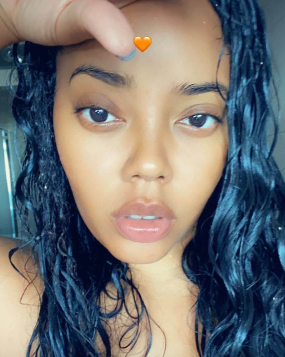 Angela Simmonsさんのインスタグラム写真 - (Angela SimmonsInstagram)「Hair wash day @dhairboutique #SeaWavyCollection 💫」7月3日 0時55分 - angelasimmons