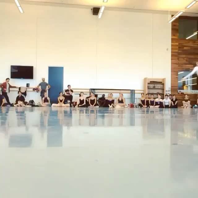 のインスタグラム：「Final moments of Manon with @aaronrobison86 from 2015💔 Loved performing this dramatic ballet and sharing the stage with Aaron✨  2015年、@aaronrobison86 とマノンより💔 ドラマティックなこの作品は大好きな役の一つ。 Aaronは私が信頼出来る大切なパートナーの一人✨  Leotard/レオタード: @yukitard   #trust #fullytrusted #partner #ballet #ballerina #balletdancer #dancer #drama #dramatic #manon #houstonballet #バレエ　#バレリーナ　#信頼 #パートナー  @houstonballet」