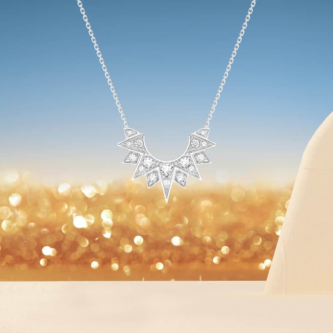 ピアジェさんのインスタグラム写真 - (ピアジェInstagram)「Bask in the 𝒘𝒂𝒓𝒎𝒕𝒉 of the sun and 𝑺𝒖𝒏-𝑭𝒊𝒍𝒍𝒆𝒅 𝑴𝒐𝒎𝒆𝒏𝒕𝒔 with this delicate #PiagetSunlight pendant, realised in white gold for the first time this year. An 𝒉𝒐𝒎𝒂𝒈𝒆 to nature's powerful star, stylised in diamond-set triangle shapes that glimmer as you move. - #Piaget #ShareYourExtraordinary #GoldNecklace #FineJewelry #NecklacesOfInstagram」7月3日 1時00分 - piaget