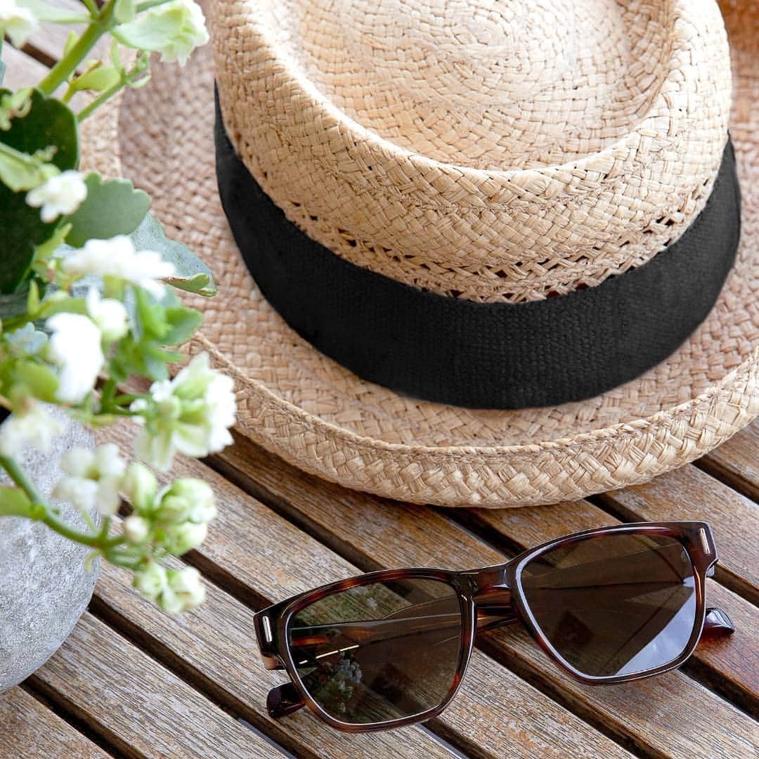 ハケットのインスタグラム：「Timeless style should always take centre stage and when it comes to sunglasses, you’d be hard-pressed to find a pair as classic as the Wayfarer. Explore this style Hackett Signature Collection by @mrjhackett and more in our link in bio #STAYHackett」