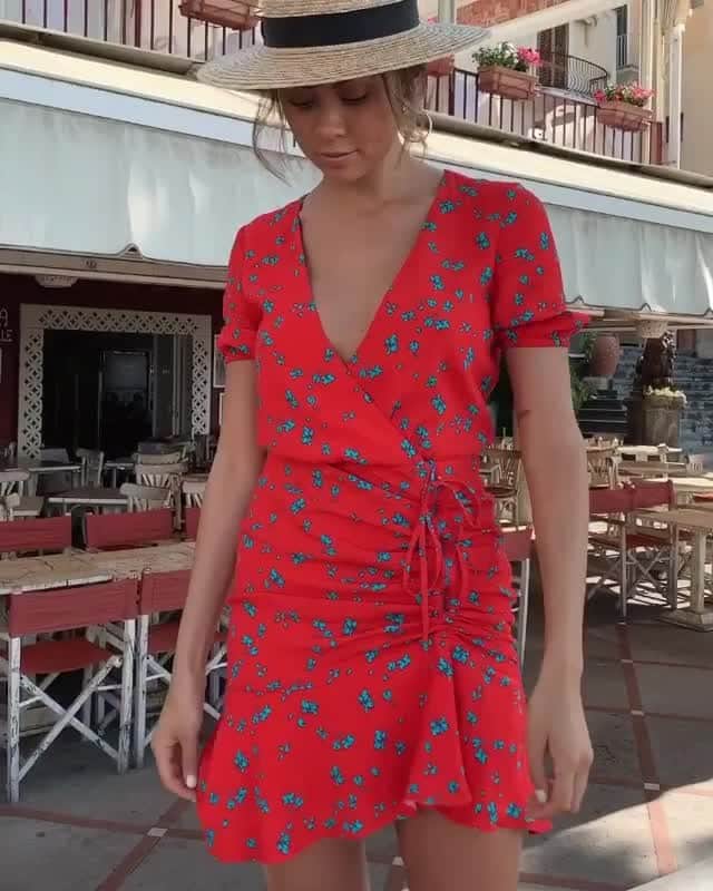 クーカイのインスタグラム：「Évadez-vous avec la robe courte Mae...  #kookai #dress #ss20 #fashion」
