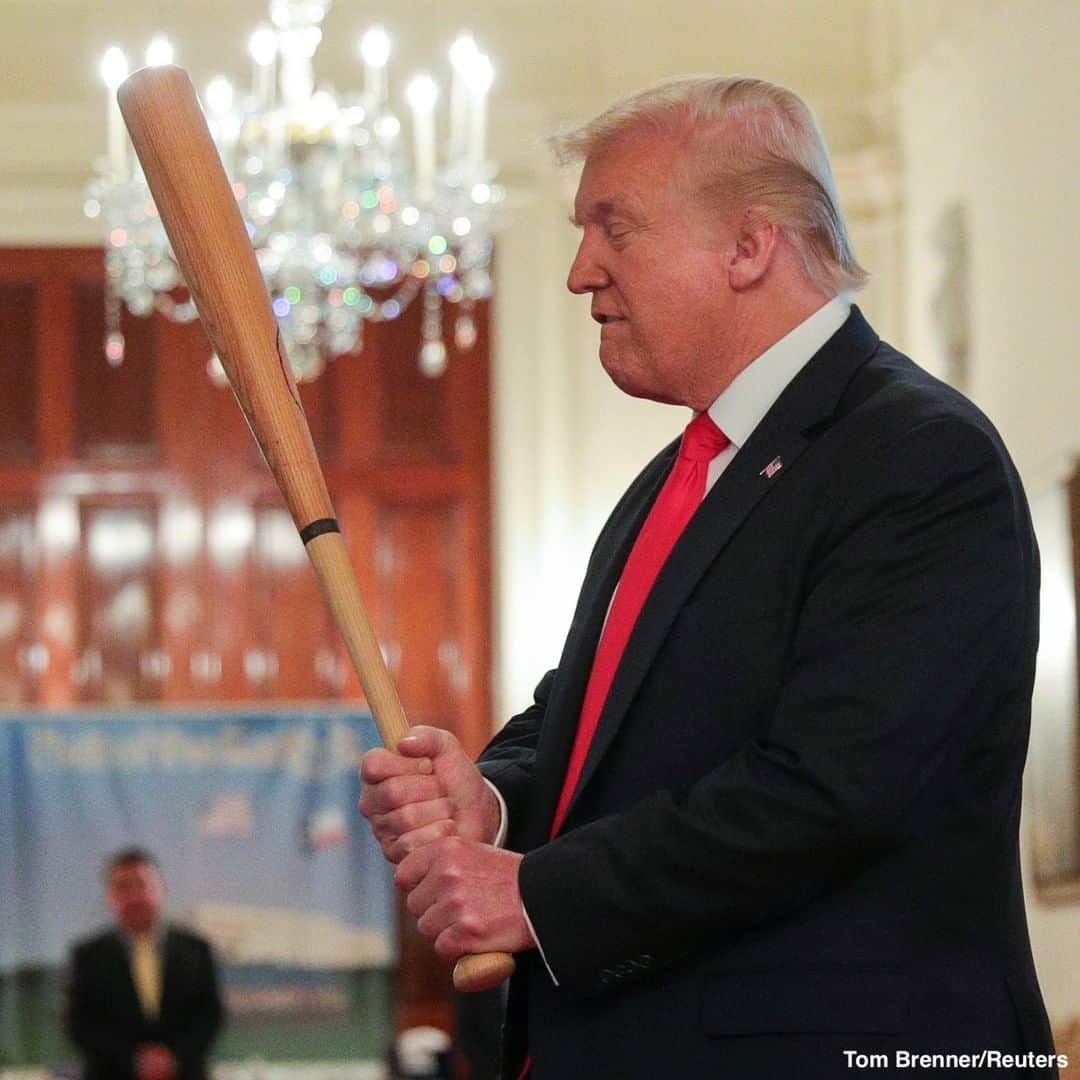 ABC Newsさんのインスタグラム写真 - (ABC NewsInstagram)「Pres. Trump swings a baseball bat during the "Spirit of America Showcase" at the White House. #donaldtrump #whitehouse #baseballbat #madeinamerica」7月3日 1時19分 - abcnews