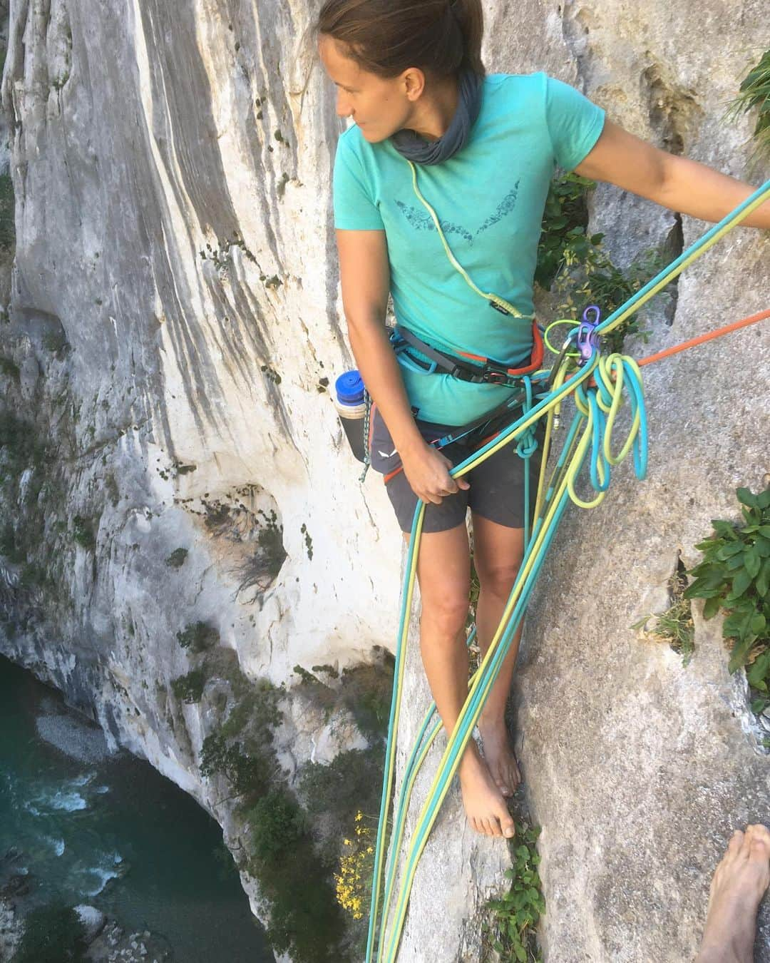 アンナ・シュテールさんのインスタグラム写真 - (アンナ・シュテールInstagram)「Hanging out in the gorge of #verdon with @kilifish. Ça fait du bien! • @salewa @lasportivagram @innsbrucktourism @wildcountry_official」7月3日 1時19分 - anna_stoehr