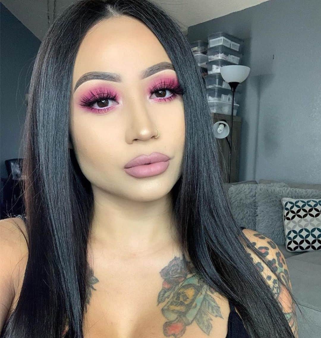 LiveGlamさんのインスタグラム写真 - (LiveGlamInstagram)「Pretty in pink 🌸💄