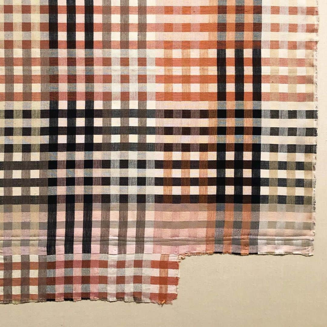 サワ タカイさんのインスタグラム写真 - (サワ タカイInstagram)「Inspiration ⬜️◻︎⬛︎🟧 Anni Albers Tablecloth Fabric Sample 1930 @themuseumofmodernart New York, NY #annialbers」7月3日 1時27分 - sawatakai_official