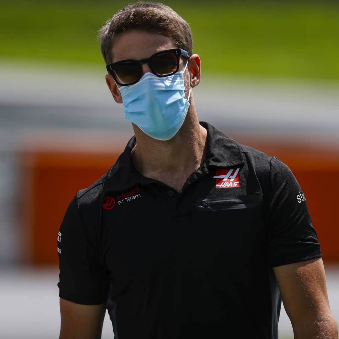 ロマン・グロージャンのインスタグラム：「😷🕶 #r8g #austriangp」