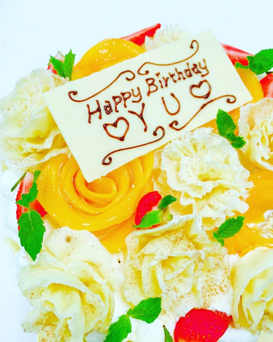 あびる優さんのインスタグラム写真 - (あびる優Instagram)「収録中にまさかの‼️サプライズ😊 バースデーケーキ😋🎂 びっくりしたーーーー🥰  #birthday#birthdaycake#thankyou」7月3日 1時40分 - yuabiru74