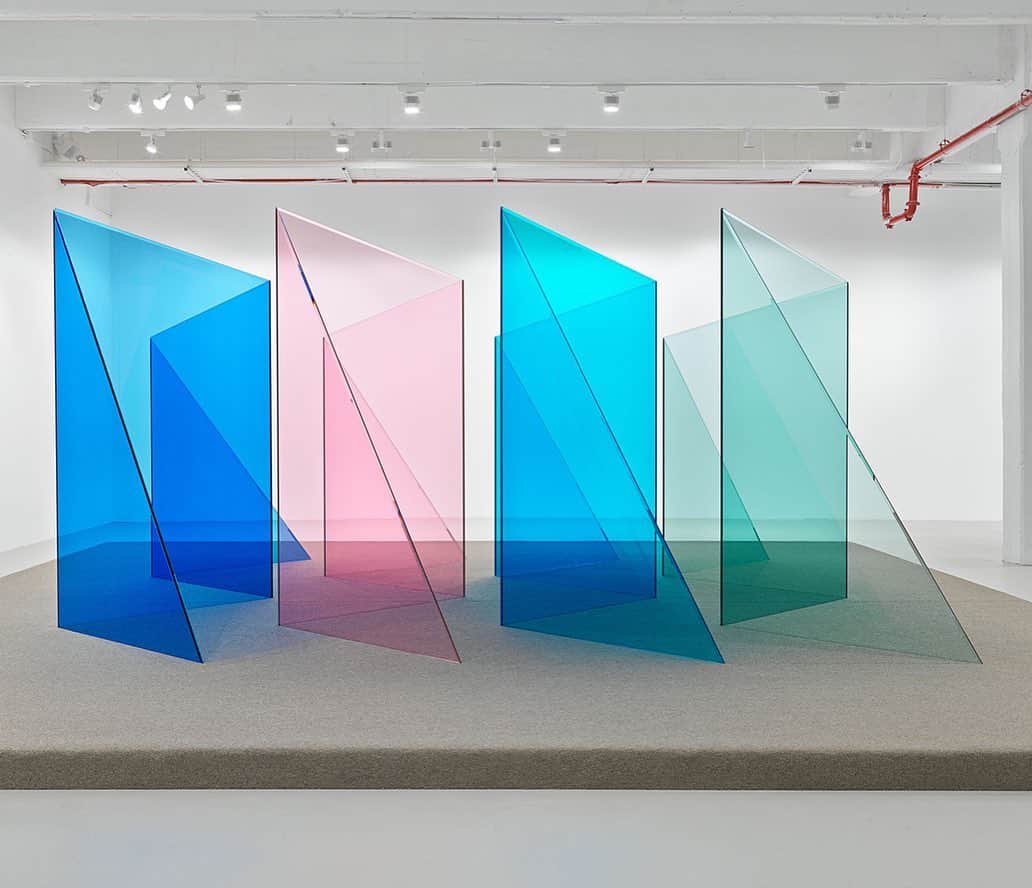 のインスタグラム：「#NKINSPIRATION Larry Bell Standing Walls Hauser & Wirth, New York 2020 #LarryBell」
