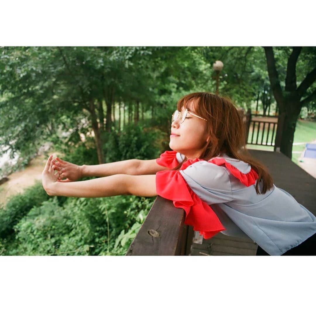 辻詩音のインスタグラム：「[おうちでエア旅行 36] 世界でいぇいのときのソウル旅。まだ載せてないのあった🍉🥽 世界がこの先どうなっても、わたしが観たものと、わたしが会った人は塗り替えられることはない✈️  📸@kimcheonga  #korea #seoul #music #sing #ソウル #世界でエア旅行」