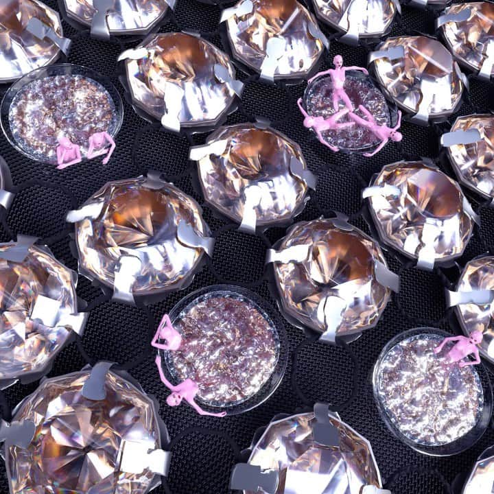 アレキサンダー・ワンのインスタグラム：「Wangloc Rhinestone Mini Pouch in champagne: guaranteed to make your summer cooler.」