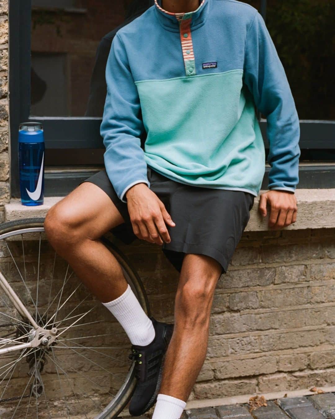 MR PORTERのインスタグラム：「If the last few months have encouraged you to slow down, and re-think your relationship with the great outdoors then you're not alone. Whether you've recently taken up cycling or become accustomed to a weekend hike then you might be looking to upgrade your gear. Head to the link in bio to discover the sportswear you'll want to take a look at, now you're the outdoorsy type 🏕️ #MRPORTER」