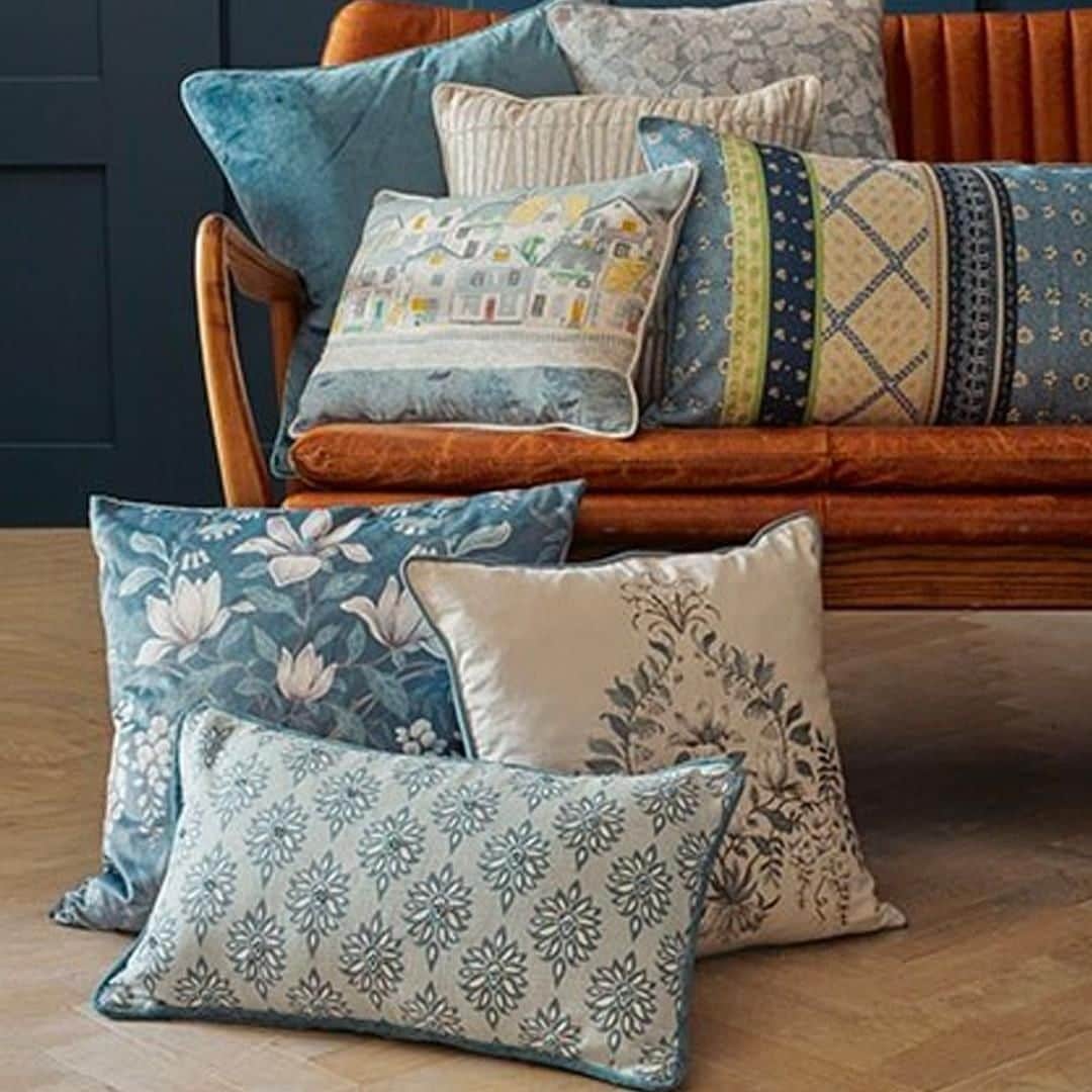 ローラアシュレイのインスタグラム：「The final touches that pull a room together are the cushions, rugs and throws. Now all 40% off online and in-store.」