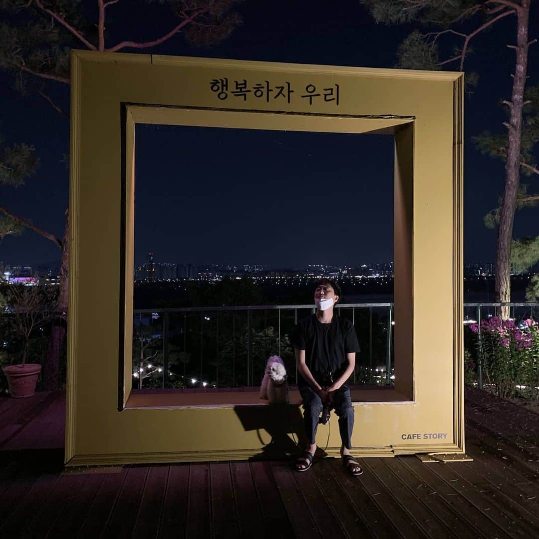 ホ・ジョンミンのインスタグラム：「행복하자~우리 행복하자~우리 아프지말고~아프지말고~」