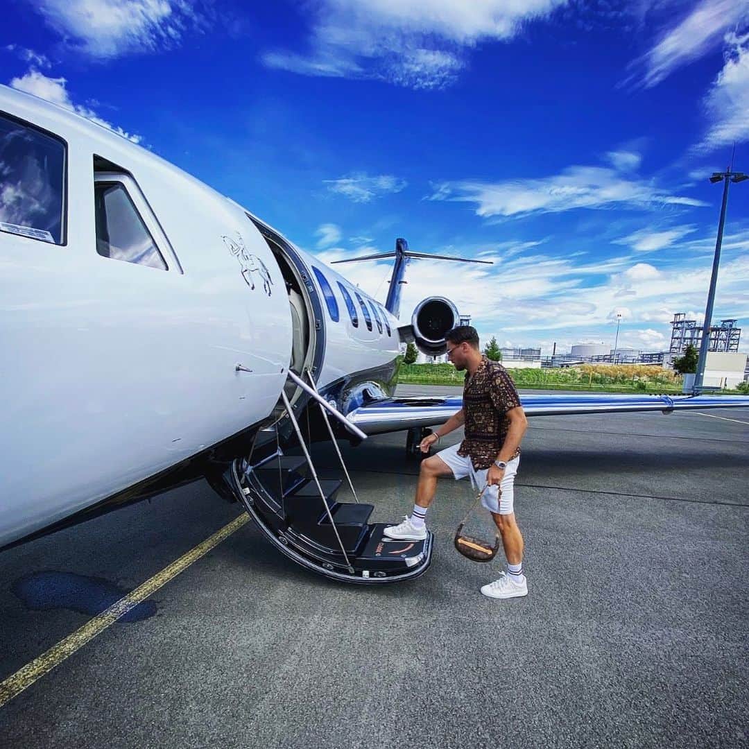 エルミン・ビチャクチッチのインスタグラム：「"Life of Pablo" #plataoplomo #livelife #ifyouknowyouknow #vacationmode #mykonos #godisgreat #allthewayup #thatway」