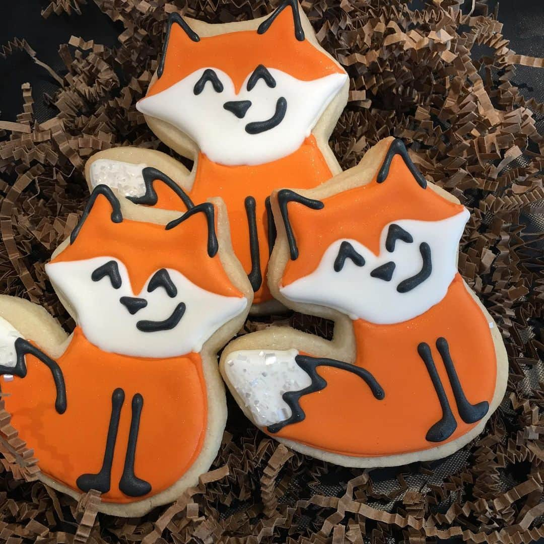 Rylaiさんのインスタグラム写真 - (RylaiInstagram)「Viktor Foxy Cookies for Panda & her Pals Project: Together we can Save them with Love!  . Purchase one of these super yummy famous @_.stephssweets._  exclusive Viktor Cookies and help save a fox!!  . We are partnering with our favorite baker Steph in helping raise money for the #PPP fox rescue!! Ordering available until  July 18 and then cookies can either be picked-up or shipped!  . In looking at our fundraising and expenses, it looks like what we have currently raised will be dried up for the Fur farm rescue and that leaves no funds for Panda and her Russian Pals!!  . Please consider buying a cookie or 352 cookies ;)  .  https://www.siberiancupcakes.com/merchandise/ppp-fundraiser-foxy-cookies-by-stephs-sweets . To donate directly to the fundraiser:   https://donorbox.org/help-us-save-foxes-the-panda-her-pals-project. . Help us save foxes!!!!!  . If you are located near Orlando FL and have a cargo van we can borrow for the rescue, please DM!  . #savefoxes #furfarmrescue #donate #cookies #ambassador #furfree #furfarmsurrender #redfoxes #vulpes #foxy #viktor #russianfoxes #tamefoxes #russiandomesticatedfoxes #fundraiser #nonprofit #animalwelfare #logisitcs #support #conservation #wildliferescue #captivebred #sandiego #socal #southernutah #fundraising #canids #cookies」7月3日 2時43分 - jabcecc