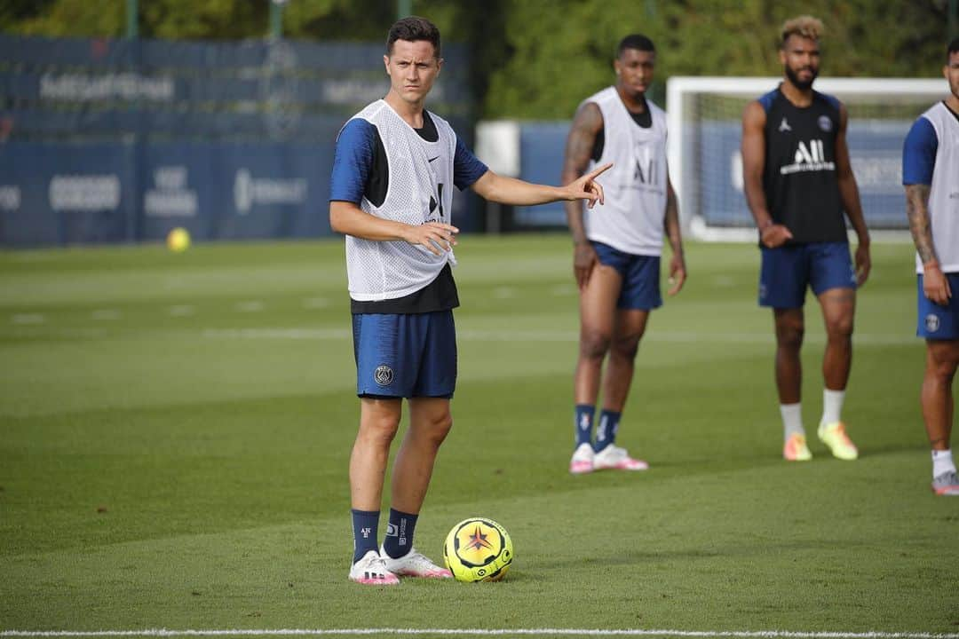 アンデル・エレーラさんのインスタグラム写真 - (アンデル・エレーラInstagram)「👉🏼⚽️🔴🔵 #entrainement #training」7月3日 2時51分 - anderherrera