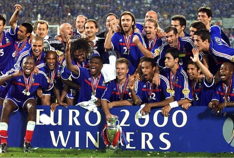 ロベール・ピレスのインスタグラム：「02 juillet 2000 🇫🇷🏆」