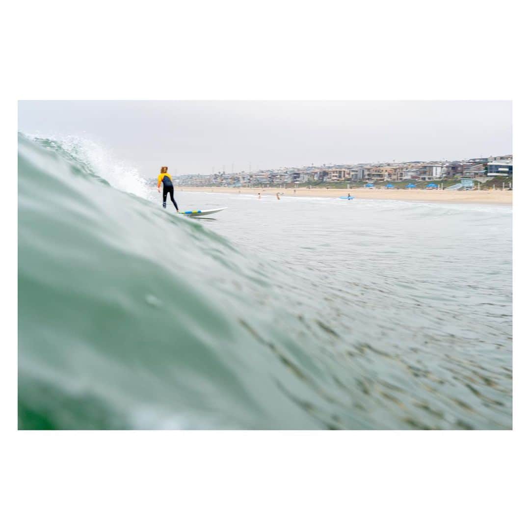 Pete Halvorsenのインスタグラム：「Last few waves before the beach is closed...again. 🥴😷  . Leica Q2」