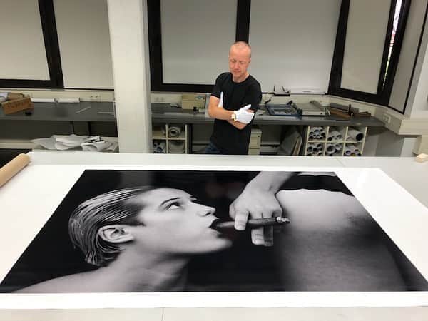 タイラー・シールズのインスタグラム：「72 by 48 inch of Cigar a throw back from 2012 and the Provocatuer series.」