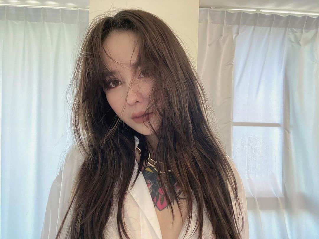 Abby Chenのインスタグラム：「比起想 行動起來的你更加閃耀。」