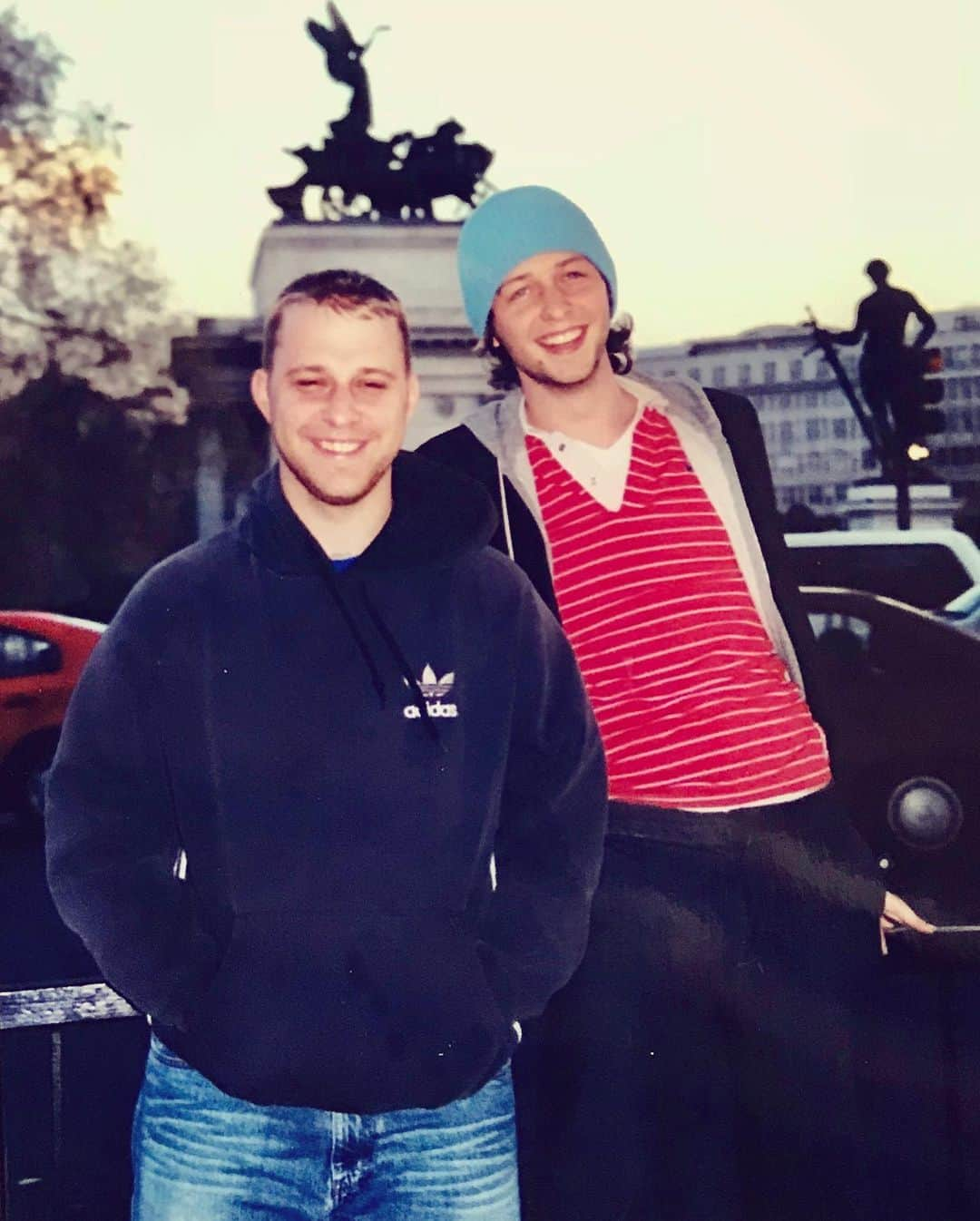 デレク・ブラスバーグさんのインスタグラム写真 - (デレク・ブラスバーグInstagram)「My brother Chris (my *older* brother, thankyouverymuch) turns 40 today! It feels like only yesterday he was mercilessly teasing me and hazing me. (Actually, it was yesterday. On our nightfly family Facetime.) Thanks for being the best big brother ever @blasberg20」7月3日 3時51分 - derekblasberg