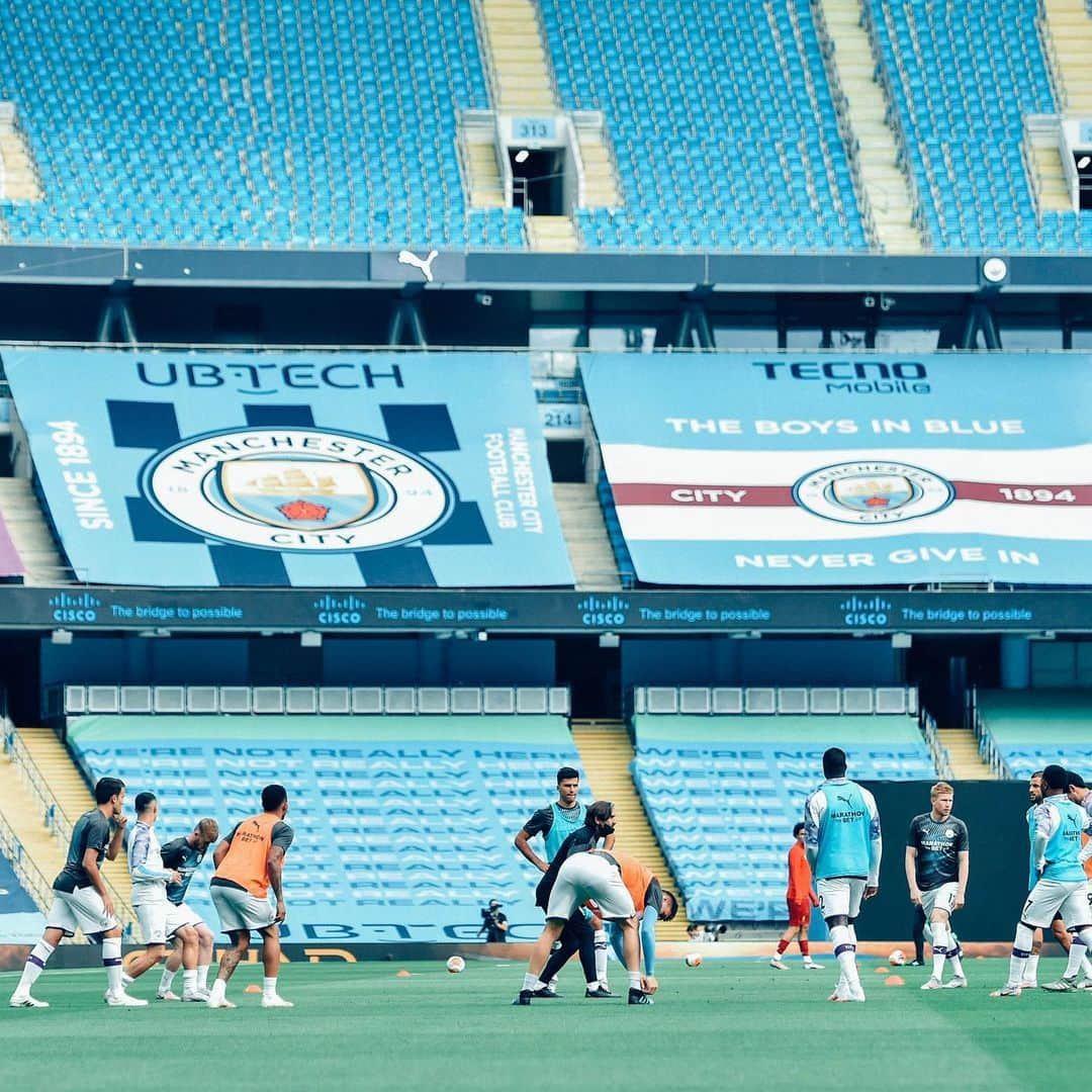 マンチェスター・シティFCさんのインスタグラム写真 - (マンチェスター・シティFCInstagram)「Limbering up 💪🏃⠀ ⠀⁣⠀ ⠀ #ManCity」7月3日 3時54分 - mancity