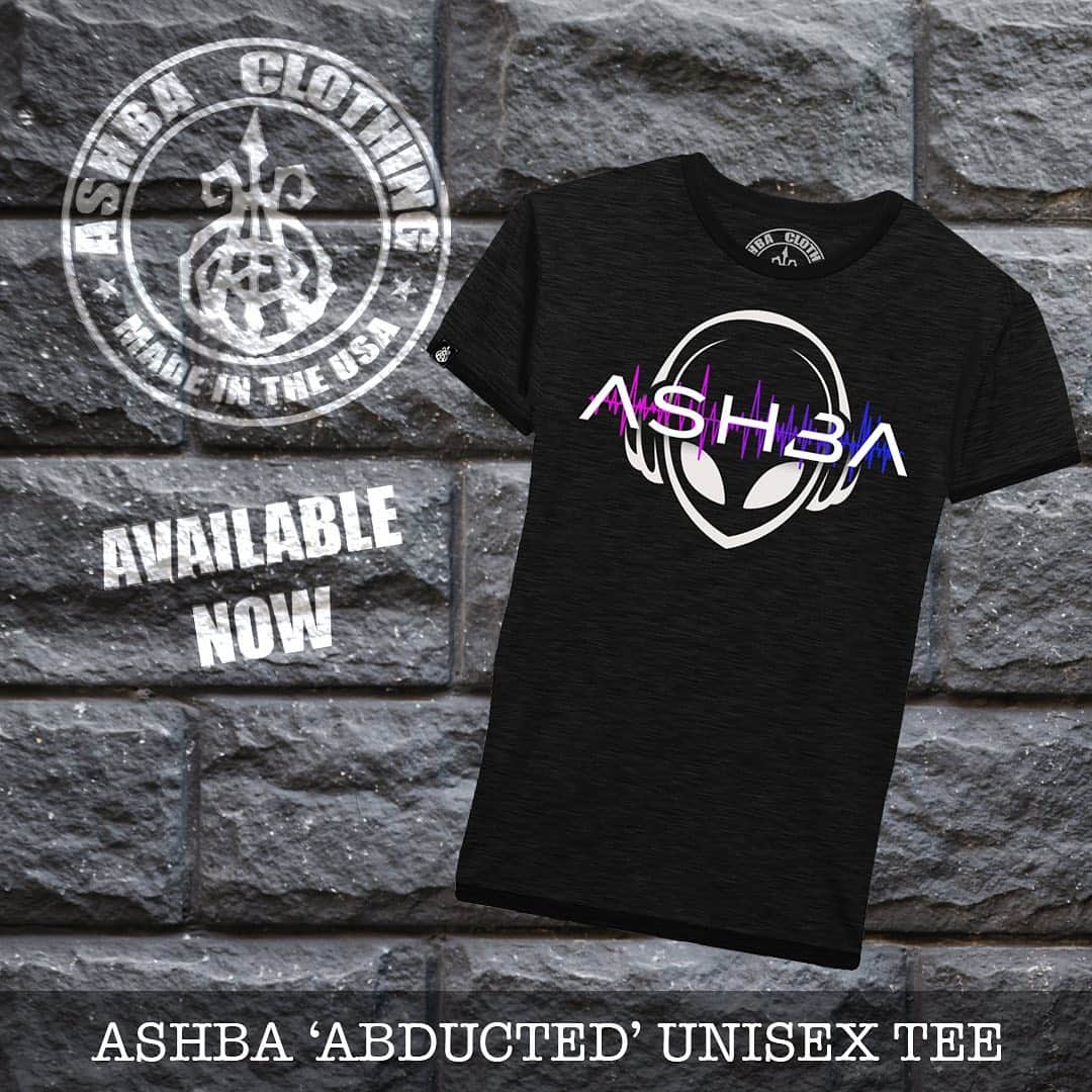 DJアシュバさんのインスタグラム写真 - (DJアシュバInstagram)「Our @ashbaclothing ‘Abducted’ Unisex Tee flew off the shelves and has become our fastest selling t-shirt in the history of @ashbaclothing to date, thanks to all of you!! It is our priority to have these back in stock in all sizes ASAP!! Until then check out all of the other cool ‘Abducted’ merch! www.ashbaclothing.com or Visit our Las Vegas retail store located on the second floor @stratvegas Thx for all the love and support! Happy Shopping! #theabducted #tshirt #merchandise #shop #shopinline #brand #clothing #rock #edm 👽🔥🔥🔥🔥🔥🔥」7月3日 4時07分 - ashba