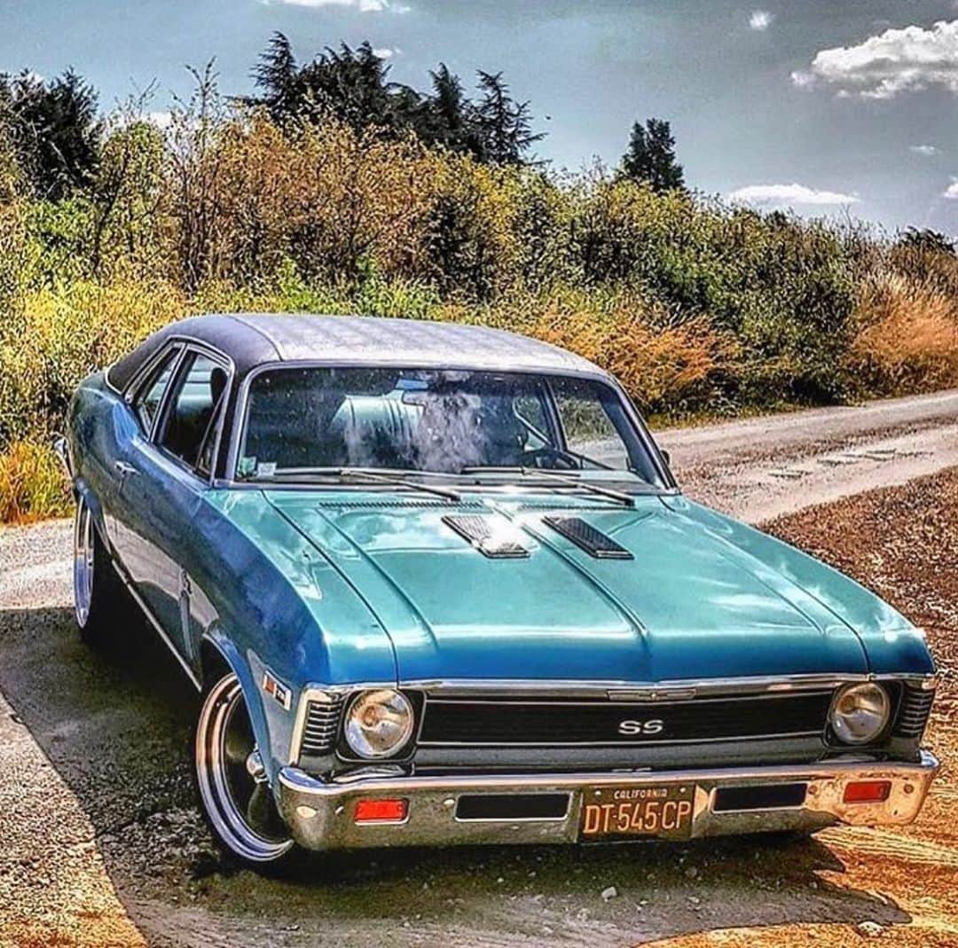 Classics Dailyさんのインスタグラム写真 - (Classics DailyInstagram)「#ClassicsFeature _____ Not everyone is a fan of vinyl tops, but this Nova wears it right! Owner: @kool_the_car_guy _____ #classiccar #musclecar #hotrod #protouring #prostreet #restomod #classicsdaily #streetrod #streetcar #customcar #hotrods #streetrods」7月3日 4時04分 - classicsdaily