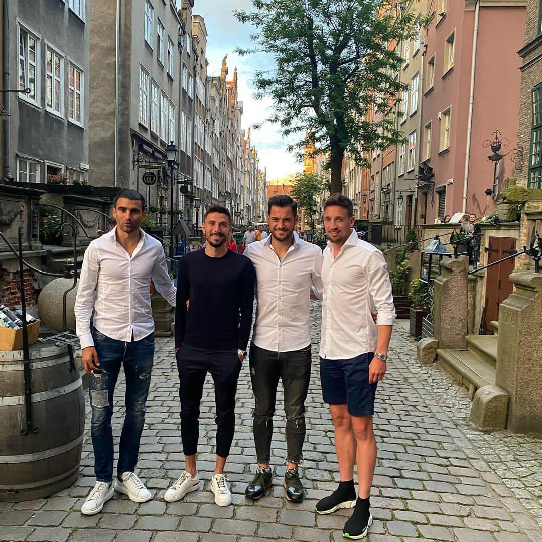 ズラタン・アロメロヴィッチのインスタグラム：「The last but not least... 😎😎😎😎all the best bro @filipmladenovic25 #friends #sportmates #football #poland #ekstraklasa @ekstraklasa_official」
