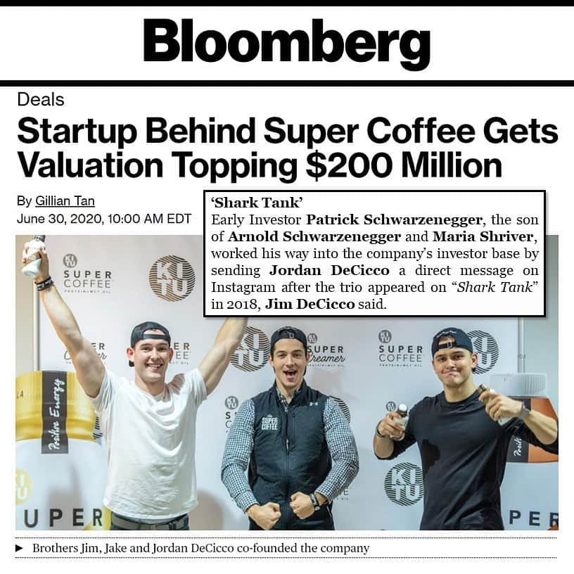 パトリック・シュワルツェネッガーのインスタグラム：「REALLY PROUD & EXCITED TO SHARE THIS NEWS!!   I wanna share this for multiple reasons but mostly as a form of inspiration.   Few years ago I was watching SharkTank & EVERY JUDGE told these 3 brothers that their idea wasn’t great. Doesn’t have legs to really make It. Too many coffee brands already out there...simply WONT WORK..  I fell in love with their determination & work ethic & I loved the concept. I simply slid into their DM’s and struck a deal and the rest is history.   PERFECT EXAMPLE OF NEVER GIVE UP. I know it’s cheesy but in life you will always encounter people that tell you not to dream so big. You won’t make It. Not possible. Blah blah blah. What starts to happen is you put a value on other people’s opinions & you begin to fear failure & question your ability to Make it.  DON’T LISTEN TO THE NAYSAYERS & REMEMBER YOUR DESTINATION & USE EVERY DAY TO GET CLOSER TO THAT GOAL.   Jordan came up with this idea in his DORM ROOM, & made the first products in his room. The three of them walked around campus & made everyone try this until It caught fire. Within 5 years they went from a concept everyone said would never work to $200 MILLION. Wow.  Proud of this these 3 brothers @jimmydecicco5 @jakedecicco @jordan_decicco @drinksupercoffee what a journey it has been. And just getting started. Thx for taking me as your 4th brother...Starbucks were coming...」