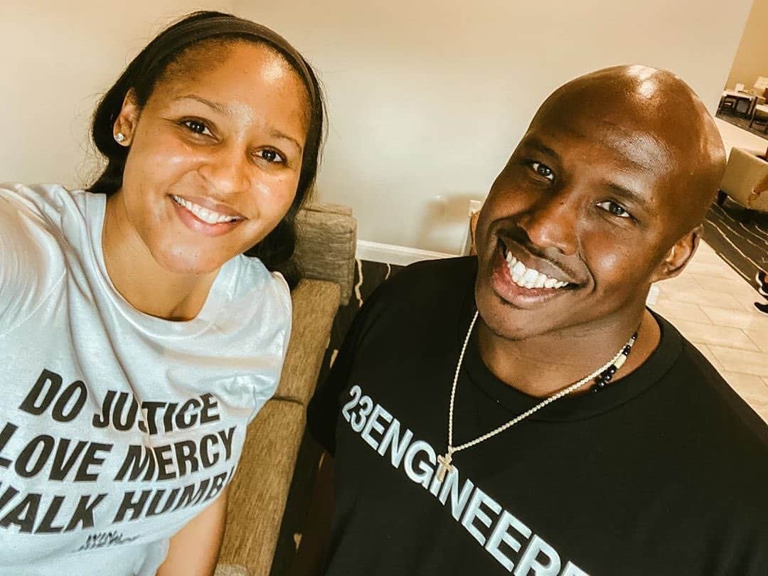 People Magazineさんのインスタグラム写真 - (People MagazineInstagram)「WNBA star Maya Moore stepped away from her basketball career at the peak of her success to help fight for a man who’d been wrongfully incarcerated for 20 years — and on Wednesday, her efforts came to fruition when that man was finally released. 🙏 The four-time WNBA champion announced her hiatus from basketball in 2019, and in September of that year said that she was “dedicating [her] life to freeing Jonathan the same way [she] dedicated [her]self to each game in the WNBA.” After his conviction was overturned in March, Irons officially became a free man on Wednesday — and Moore was present to capture his emotional exit. ❤️ Tap the bio link for the full story. 📷: Maya Moore/ Instagram」7月3日 5時00分 - people