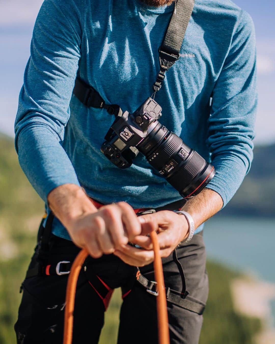 PolarProさんのインスタグラム写真 - (PolarProInstagram)「BELAY // Camera carry without restrictions. Ergonomically carry your camera and never miss a moment with the Belay Camera Strap. #QuickDrawCollection」7月3日 4時54分 - polarpro