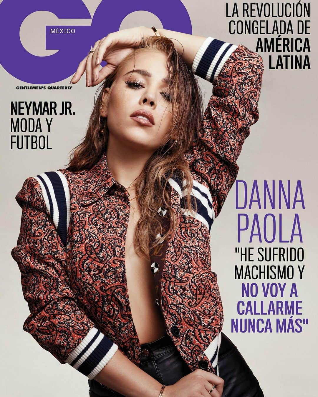 Danna Paolaさんのインスタグラム写真 - (Danna PaolaInstagram)「Tremendo Cover for🖤 @gqmexico thx! Y al equipo tan top!  📷 :@josecarlsm  Glam: @emmimua @alvarezomar  Realización & moda : @fernandocarrillo  Interview: @urbanohidalgo_gq」7月3日 5時00分 - dannapaola